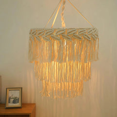 Lámpara colgante de macramé boho blanca con pantalla de borlas para salón