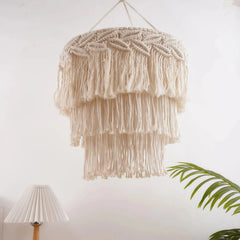 Lámpara colgante de macramé boho blanca con pantalla de borlas para salón