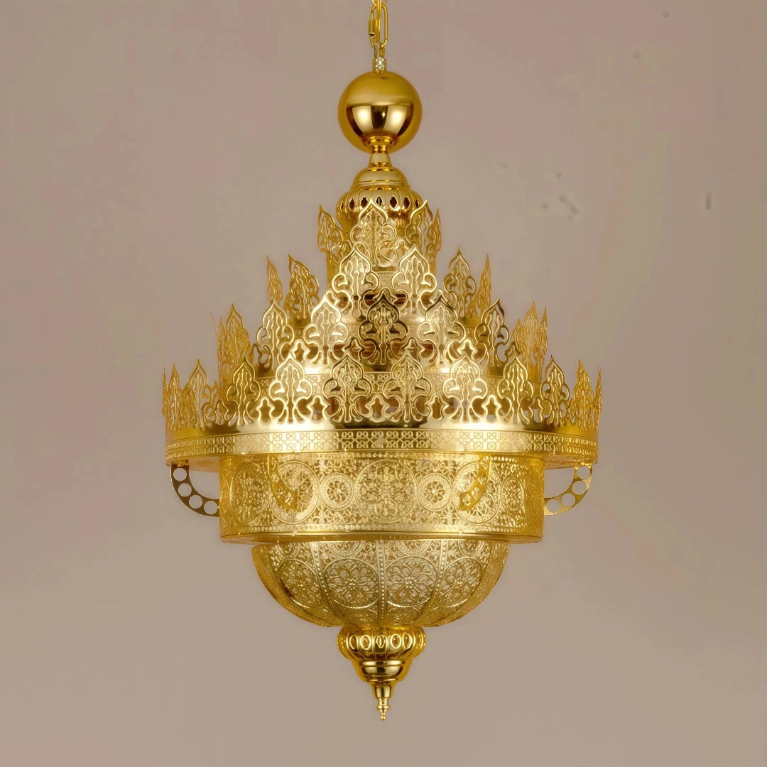 Lámpara árabe colgante dorada calada con grabado decorativo para salón