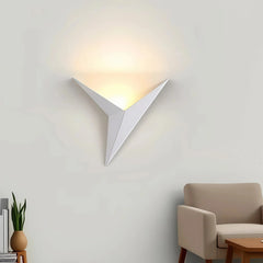 Aplique de pared moderno con diseño geométrico triangular LED para salón