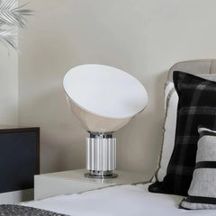 Lámpara de mesa moderna de diseño con pantalla giratoria de vidrio