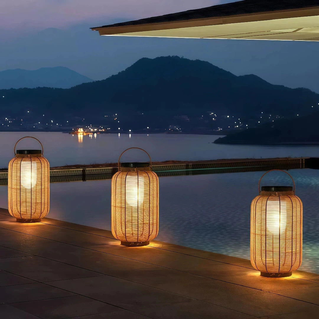 Lámpara de pie solar para exterior LED IP65 tipo farol de ratán para terraza