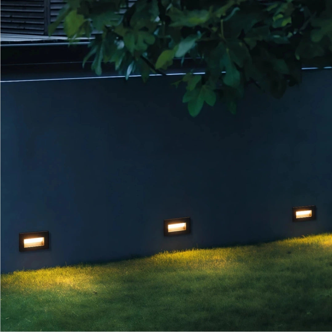 Aplique empotrable exterior rectangular IP65 con sensor de movimiento negro para paso