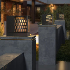Lámpara solar de sobremuro LED IP65 con diseño cúbico para pilar exterior