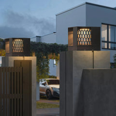 Lámpara solar de sobremuro LED IP65 con diseño cúbico para pilar exterior