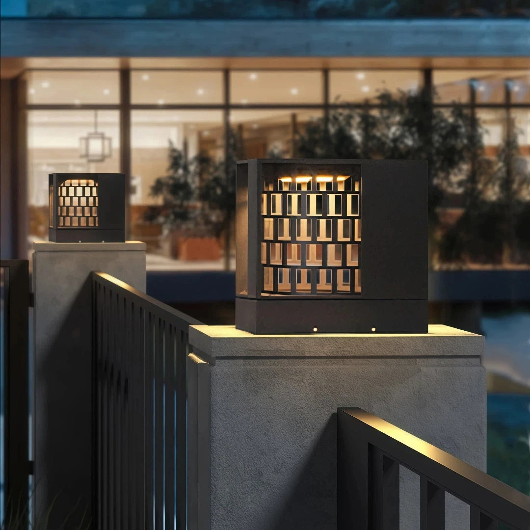 Lámpara solar de sobremuro LED IP65 con diseño cúbico para pilar exterior