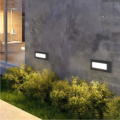 Aplique rectangular exterior IP65 con sensor para zonas de paso