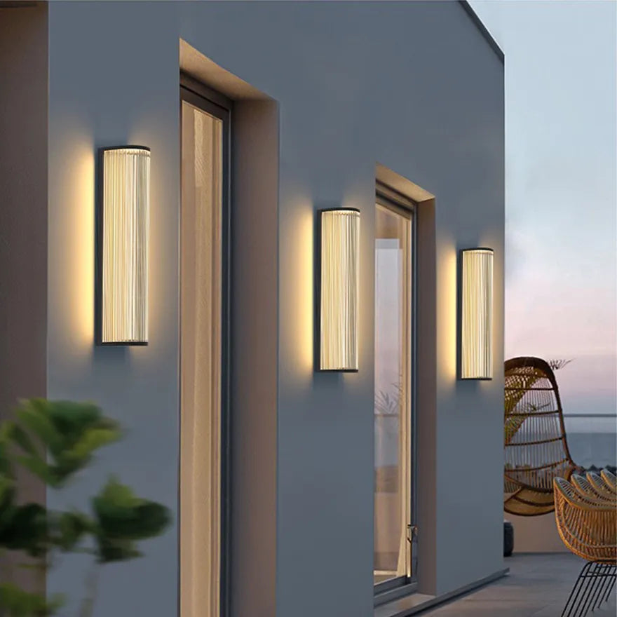 Aplique de pared exterior solar moderno LED IP65 con pantalla estriada para porche