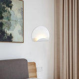 Aplique de pared blanco LED redondo y curvado de diseño moderno para dormitorio