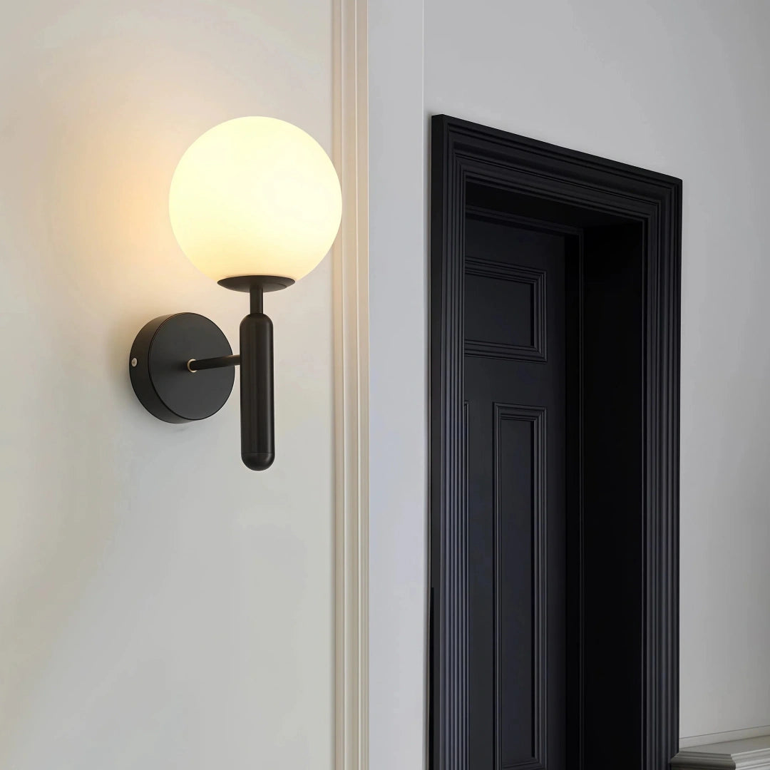 Aplique pared con bola de vidrio blanca LED moderno para mesita de noche