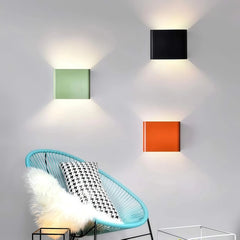 Aplique de pared cubo LED moderno bidireccional en varios colores para salón
