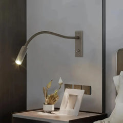Aplique de pared led con brazo flexible orientable moderno para mesita de noche