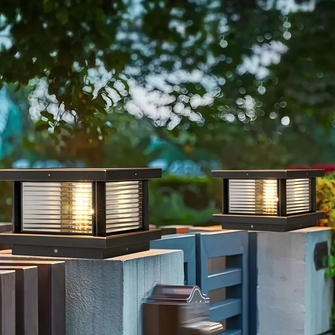 Sobremuro solar LED IP65 vintage de metal y vidrio para pilar