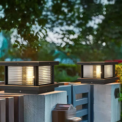 Sobremuro solar LED IP65 vintage de metal y vidrio para pilar