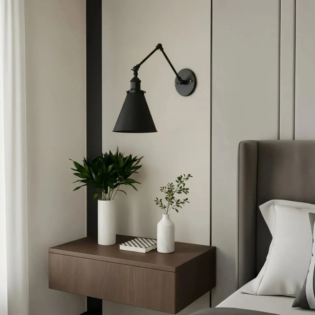 Aplique de pared con brazo articulado industrial de metal para mesilla de noche