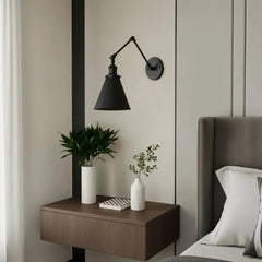 Aplique de pared con brazo articulado industrial de metal para mesilla de noche