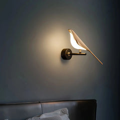 Aplique de pared moderno LED con diseño de pájaro giratorio para dormitorio dorado