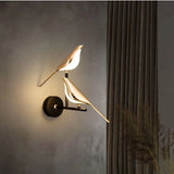 Aplique de pared moderno LED con diseño de pájaro giratorio para dormitorio dorado