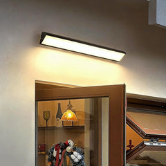 Aplique de pared para exterior larga moderno de metal negro para porche