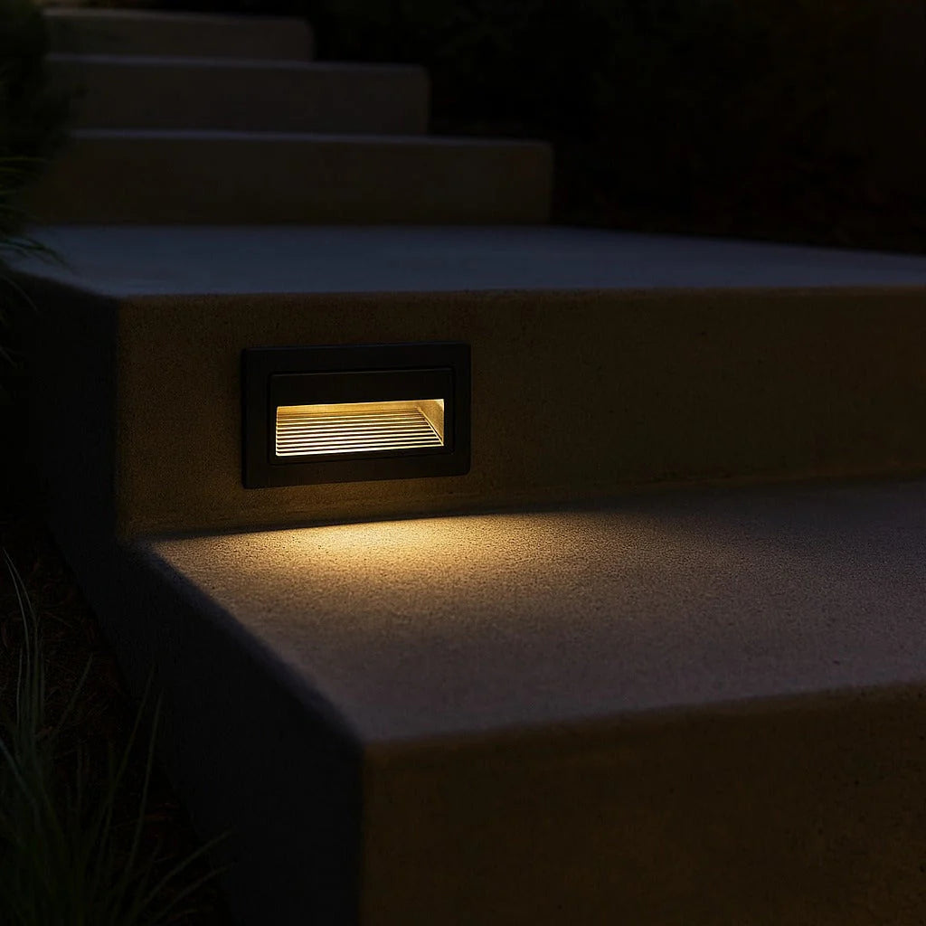 Aplique empotrable exterior moderno de metal con LED sensor de movimiento IP65 para escaleras