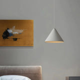 Lámpara colgante nórdica LED de hierro cónica gris para comedor