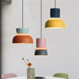 Lámpara colgante nórdica en tonos macaron con altura ajustable para comedor
