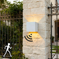 Aplique exterior con sensor de movimiento LED cubo IP65 10W o 15W