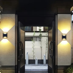 Aplique exterior de pared LED negro moderno de metal IP65 para porche