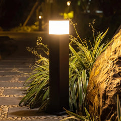 Baliza de jardín moderna de metal negra IP65 diseño rectangular