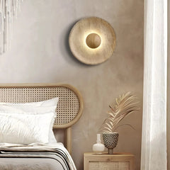 Aplique de pared de travertino redondo Wabi-Sabi Ø25 cm para dormitorio
