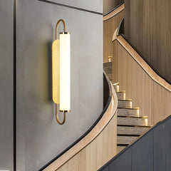 Aplique de pared moderno LED con acabado dorado para pasillo