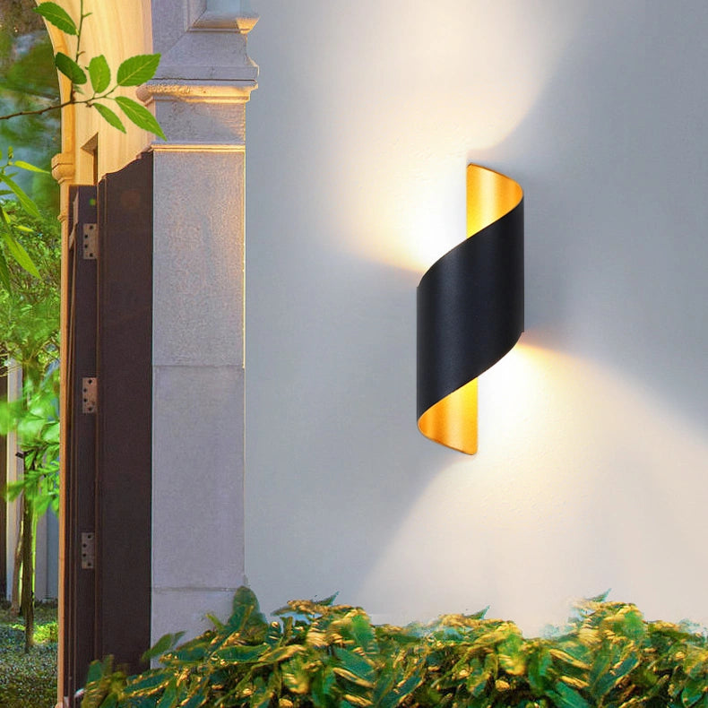Aplique de pared exterior bidireccional LED moderno IP65 de aluminio en espiral