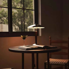 Lámpara de sobremesa de diseño mid-century en madera y metal