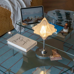 Lámpara de mesa decorativa moderna de vidrio estrella para dormitorio blanca