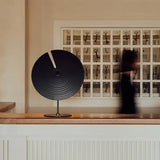 Lámpara de mesa moderna con forma de disco negro de gran tamaño 