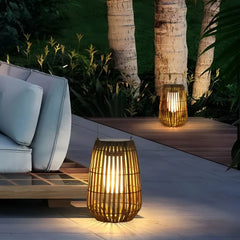 Lámpara solar de pie exterior de ratán LED estilo farol para terraza