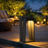 Lámpara de pie exterior solar de metal negro para terraza con diseño moderno