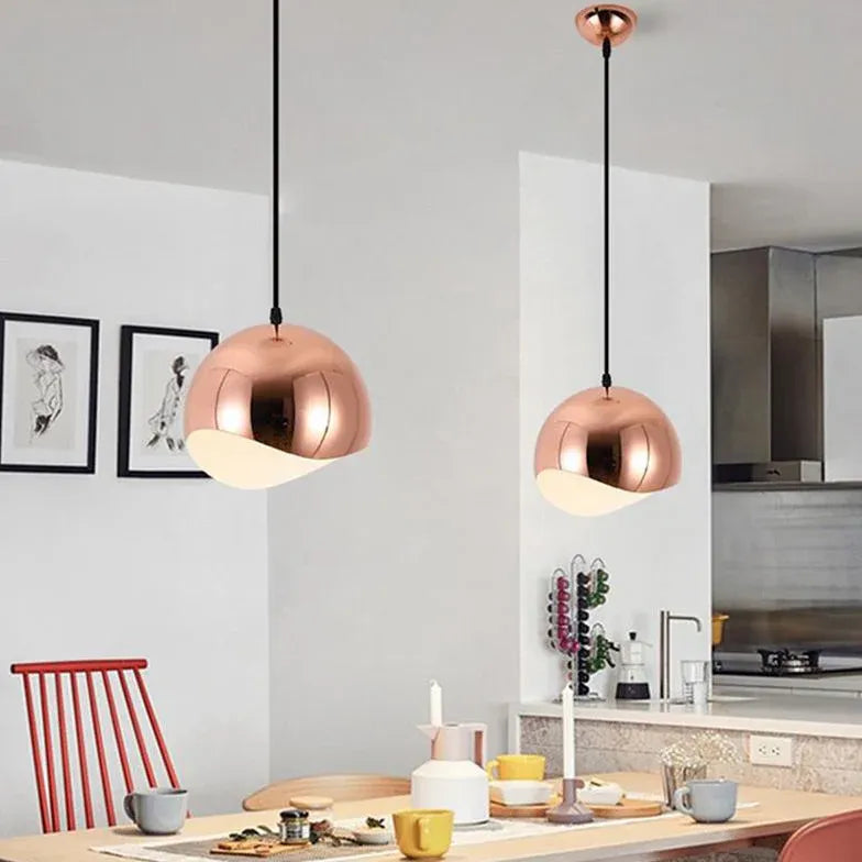 Luces LED en cocinas con estilo moderno metálico