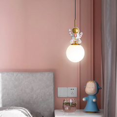 Lámpara colgante para dormitorio infantil LED diseño luna con astronauta