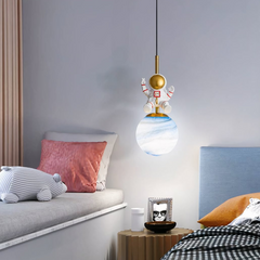 Lámpara colgante para dormitorio infantil LED diseño luna con astronauta