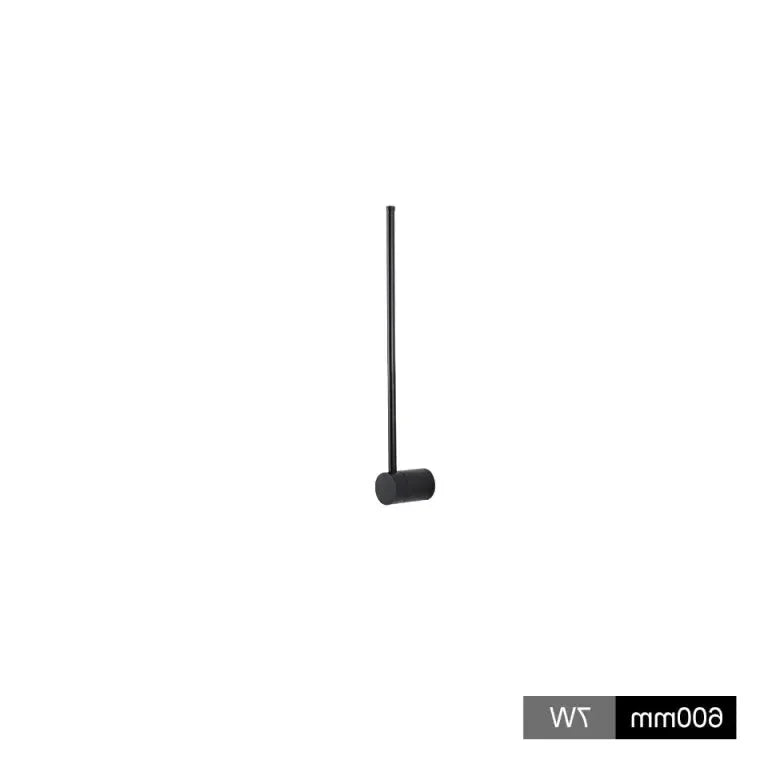 Aplique Negro Lineal y Rotatorio de Estilo Minimalista