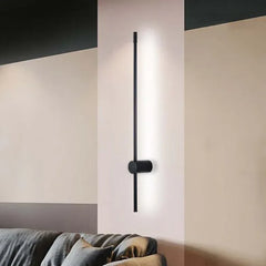 Aplique Negro Lineal y Rotatorio de Estilo Minimalista
