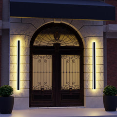 Aplique exterior negro con diseño elegante y delgado