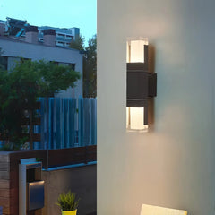 Aplique de pared exterior moderno negro LED con sensor de movimiento IP65