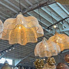 Lámpara colgante de ratán con pétalos estilo boho para comedor