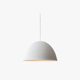 Lampara colgante pantalla blanca diseño semicircular