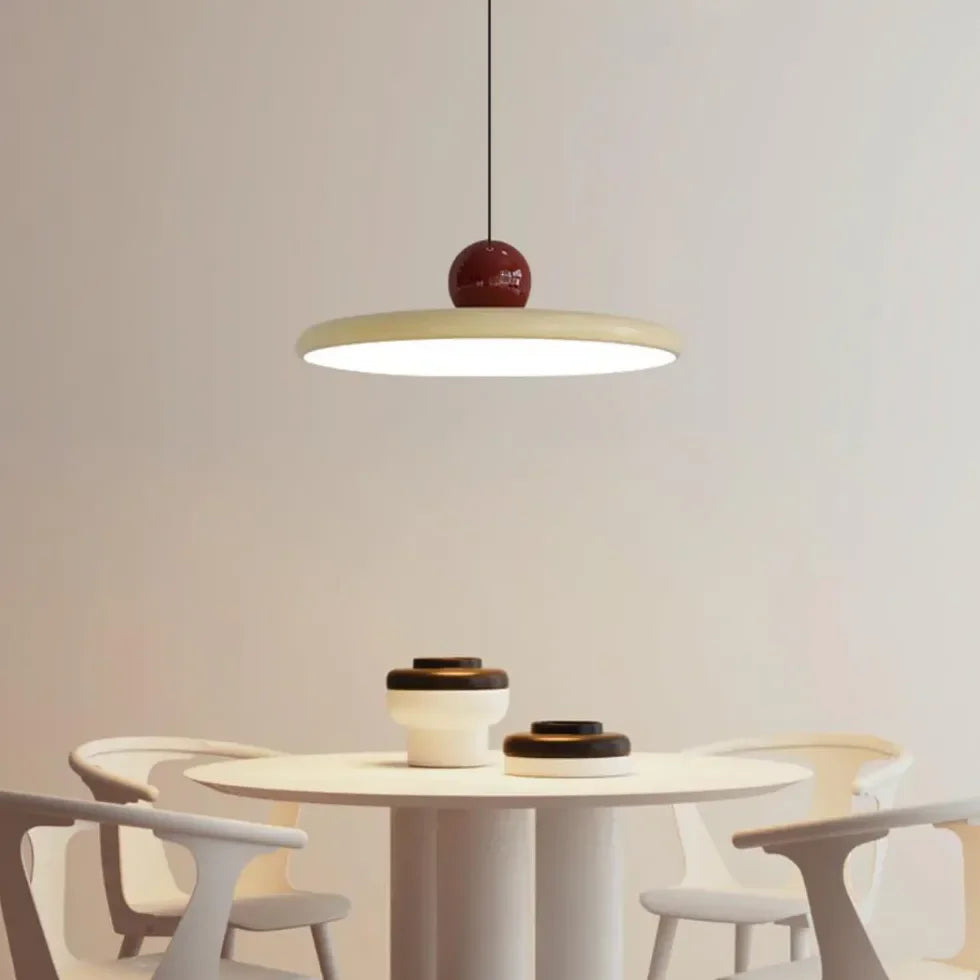 Lámpara colgante estilo platillo volador para restaurante en tono crema
