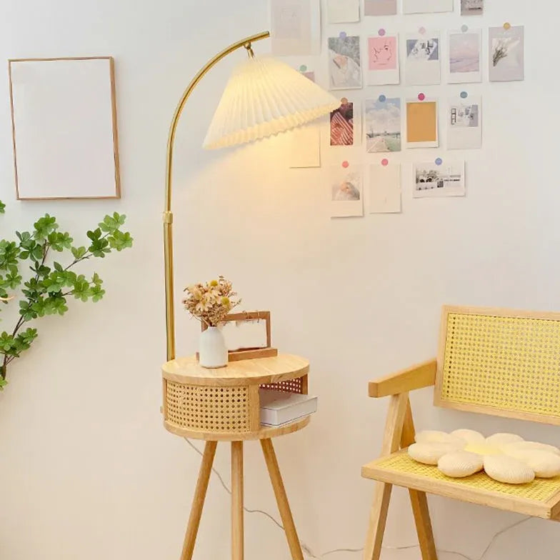 Lámpara de pie arqueada de madera con mesa 