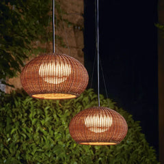 Lámpara colgante de mimbre en forma de jaula para jardín exterior