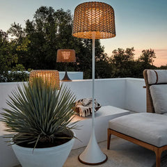 Lampara de Pie Exterior Solar de Rattan Impermeable